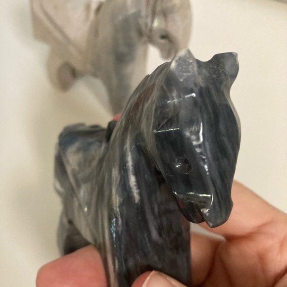 Marble craved horse figurines set if 2 - Picture 7 of 7